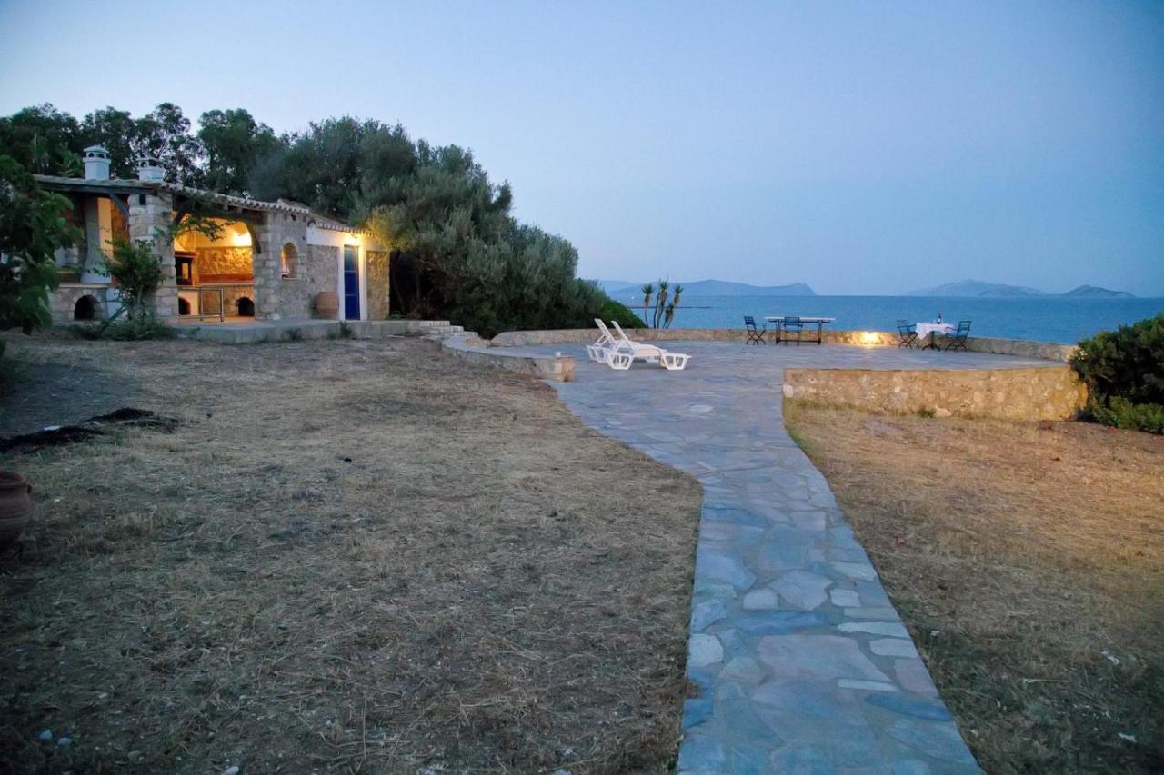 Aroura Homes 4Br Beachfront Villa Spetses Town Exterior photo