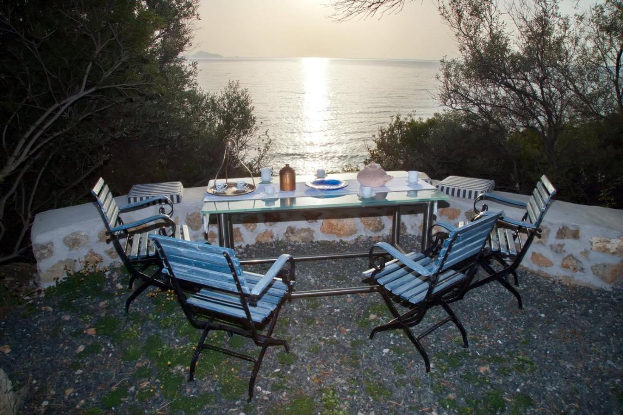 Aroura Homes 4Br Beachfront Villa Spetses Town Exterior photo