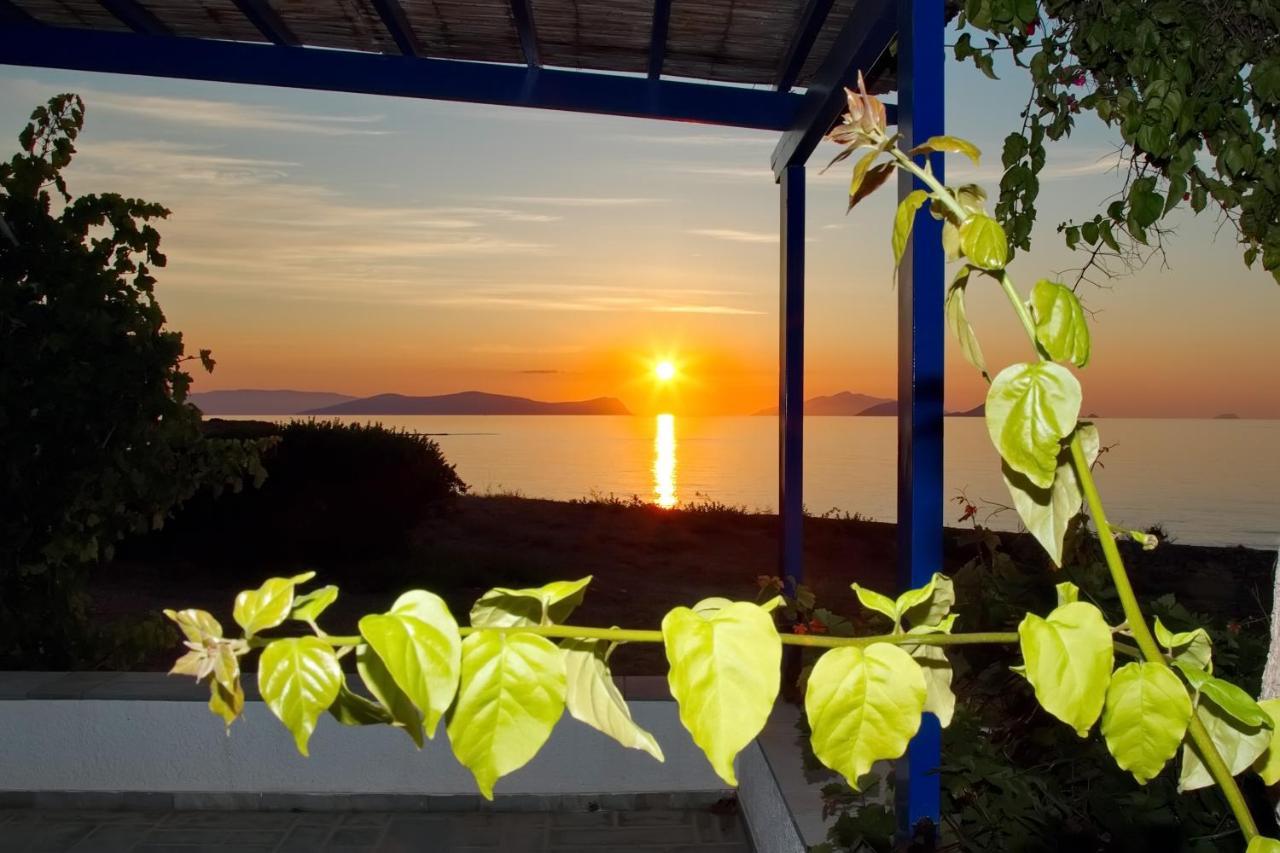 Aroura Homes 4Br Beachfront Villa Spetses Town Exterior photo