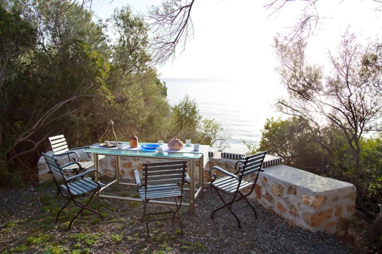 Aroura Homes 4Br Beachfront Villa Spetses Town Exterior photo