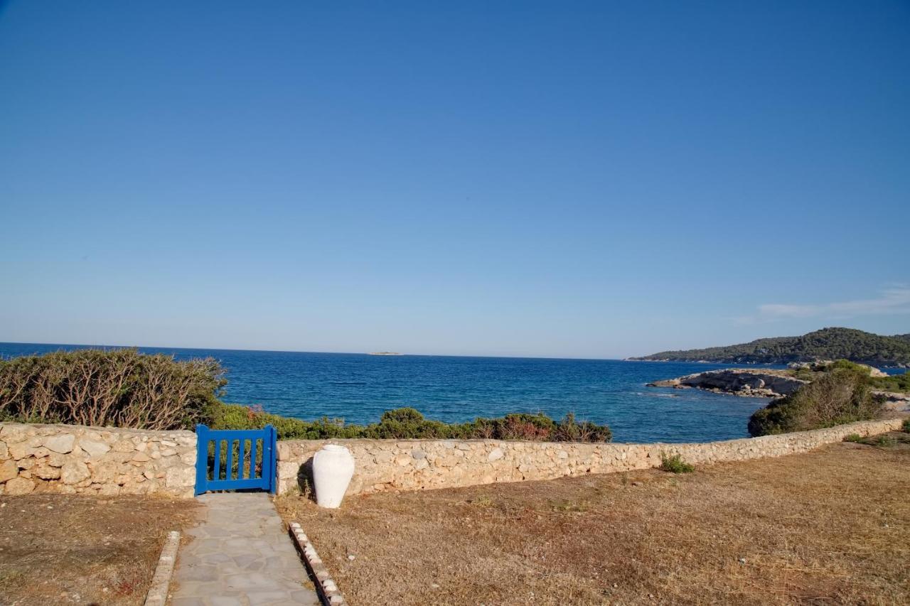 Aroura Homes 4Br Beachfront Villa Spetses Town Exterior photo