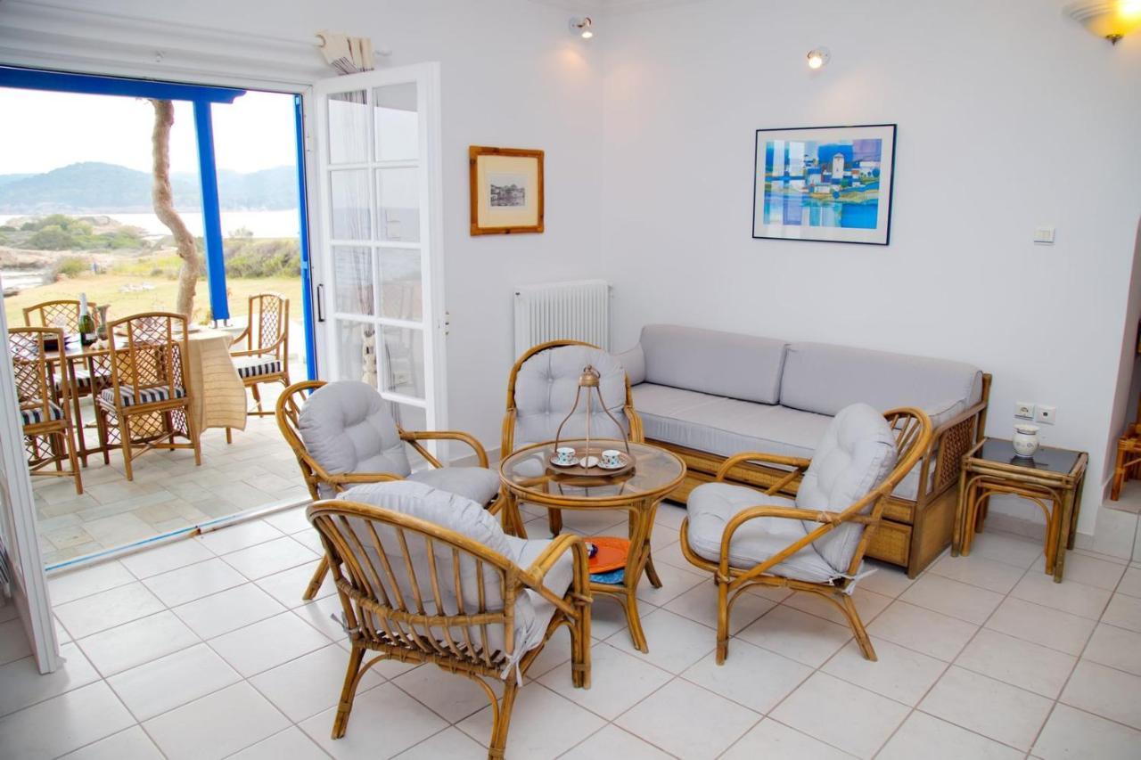 Aroura Homes 4Br Beachfront Villa Spetses Town Exterior photo
