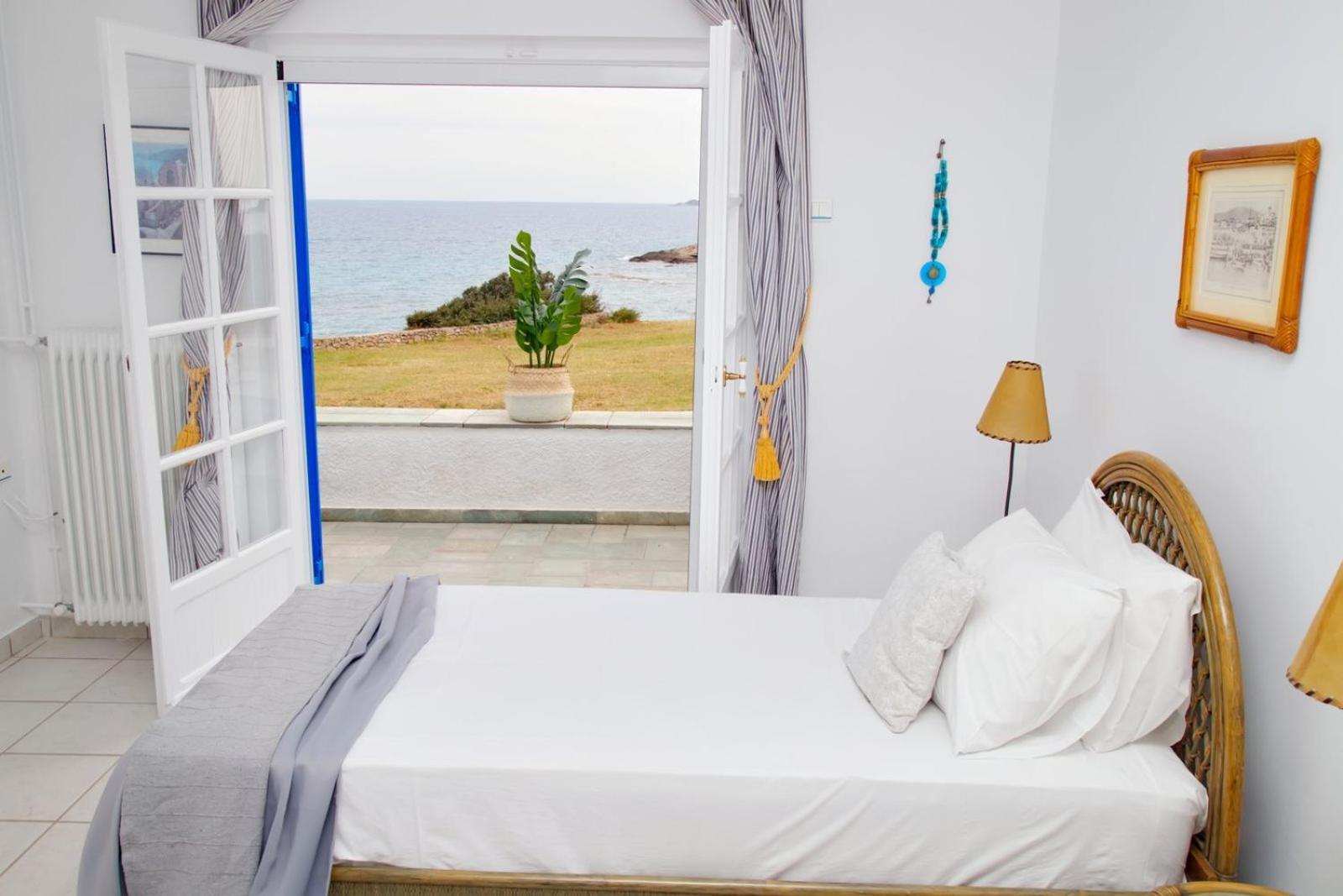 Aroura Homes 4Br Beachfront Villa Spetses Town Exterior photo
