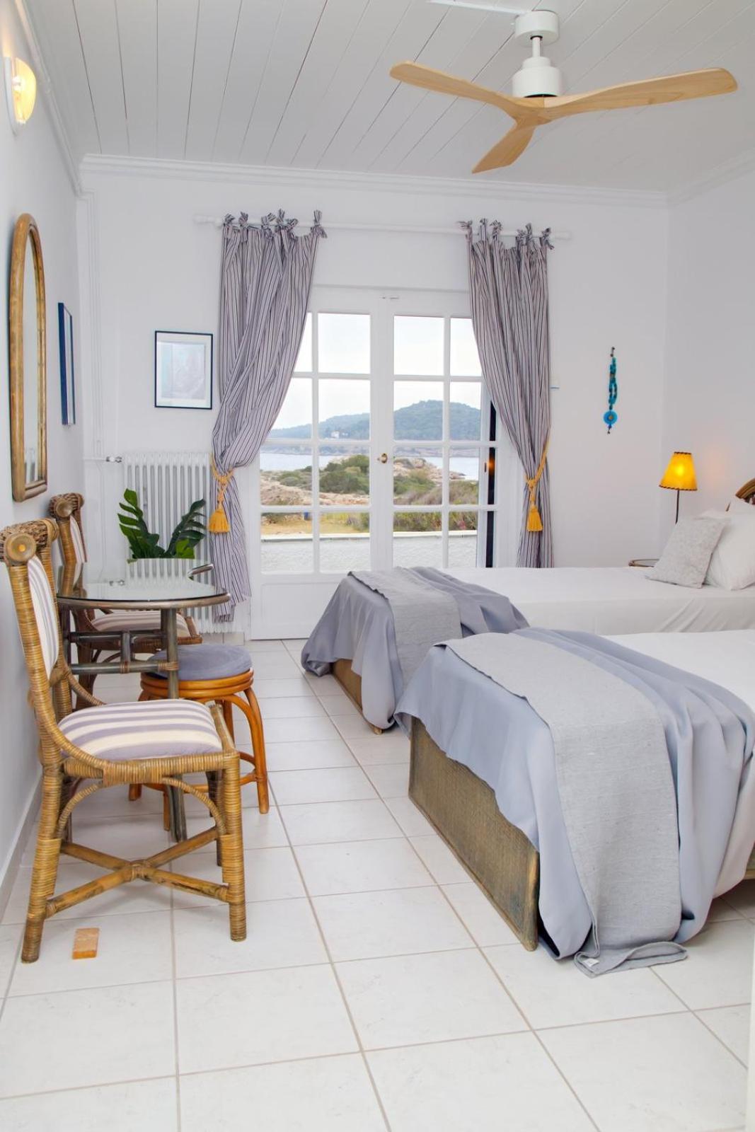 Aroura Homes 4Br Beachfront Villa Spetses Town Exterior photo