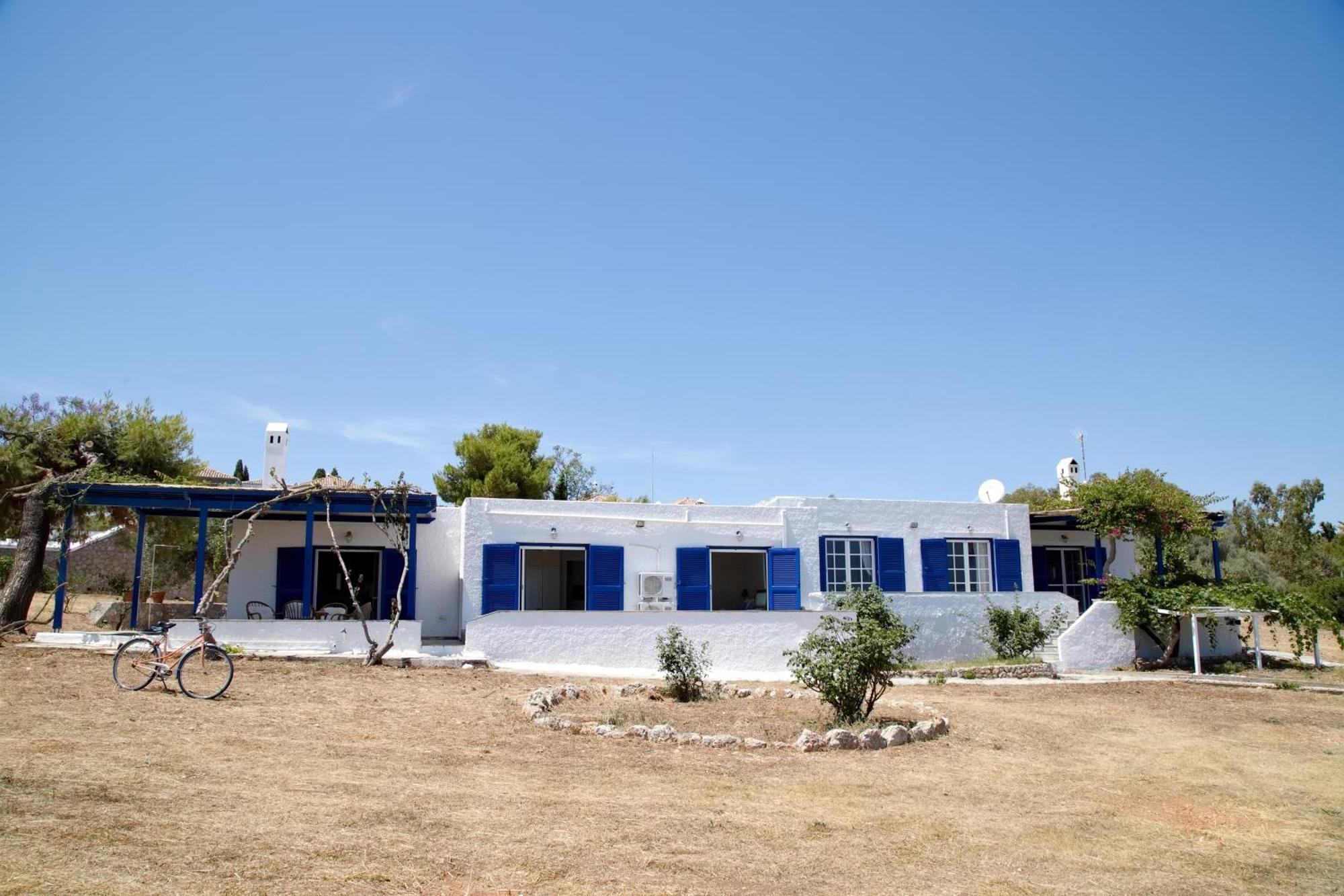 Aroura Homes 4Br Beachfront Villa Spetses Town Exterior photo