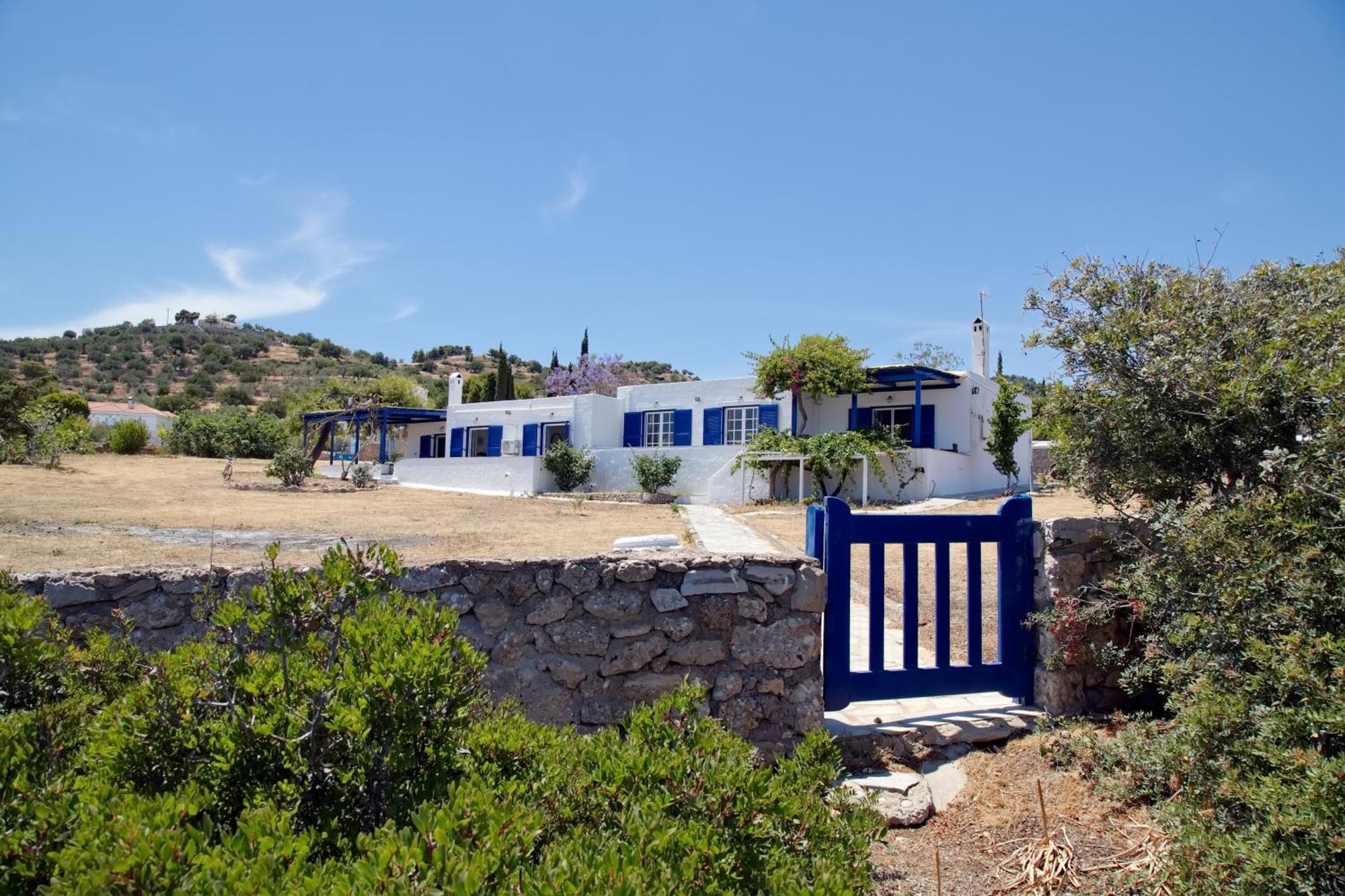 Aroura Homes 4Br Beachfront Villa Spetses Town Exterior photo
