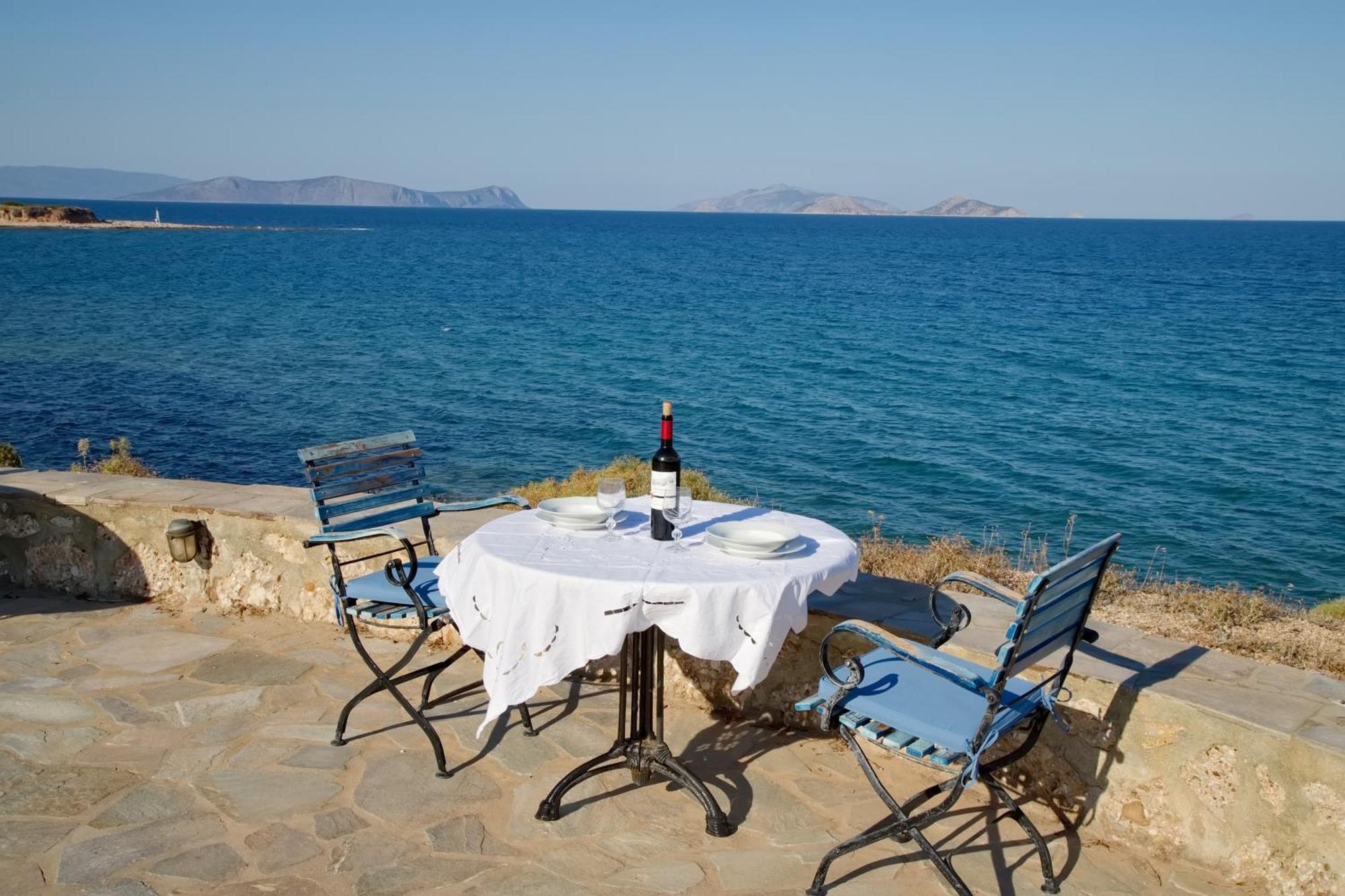 Aroura Homes 4Br Beachfront Villa Spetses Town Exterior photo