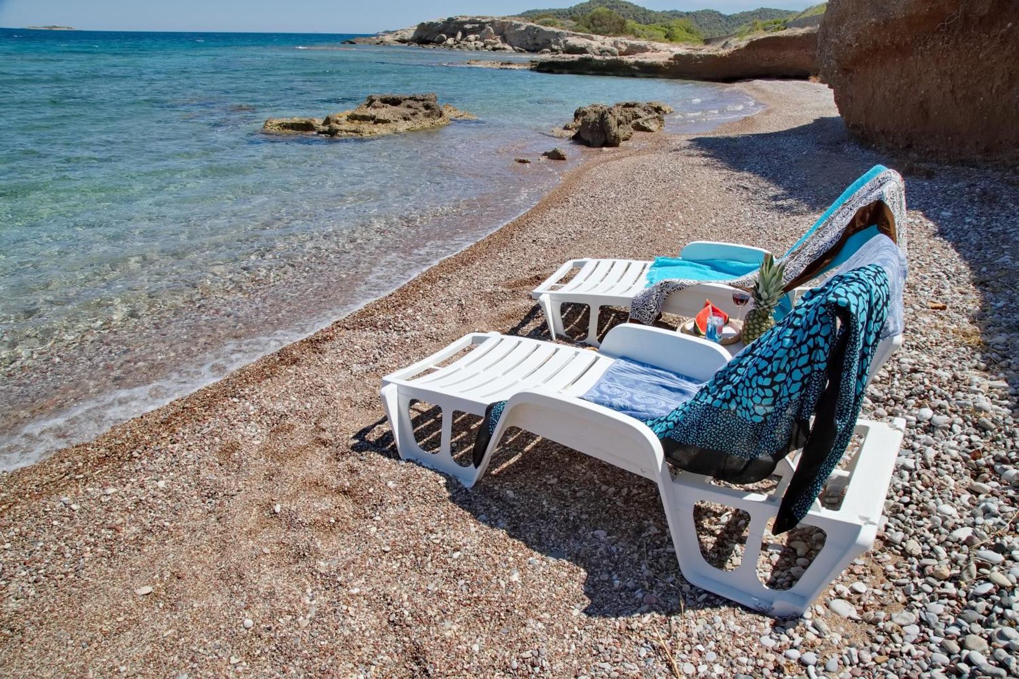 Aroura Homes 4Br Beachfront Villa Spetses Town Exterior photo