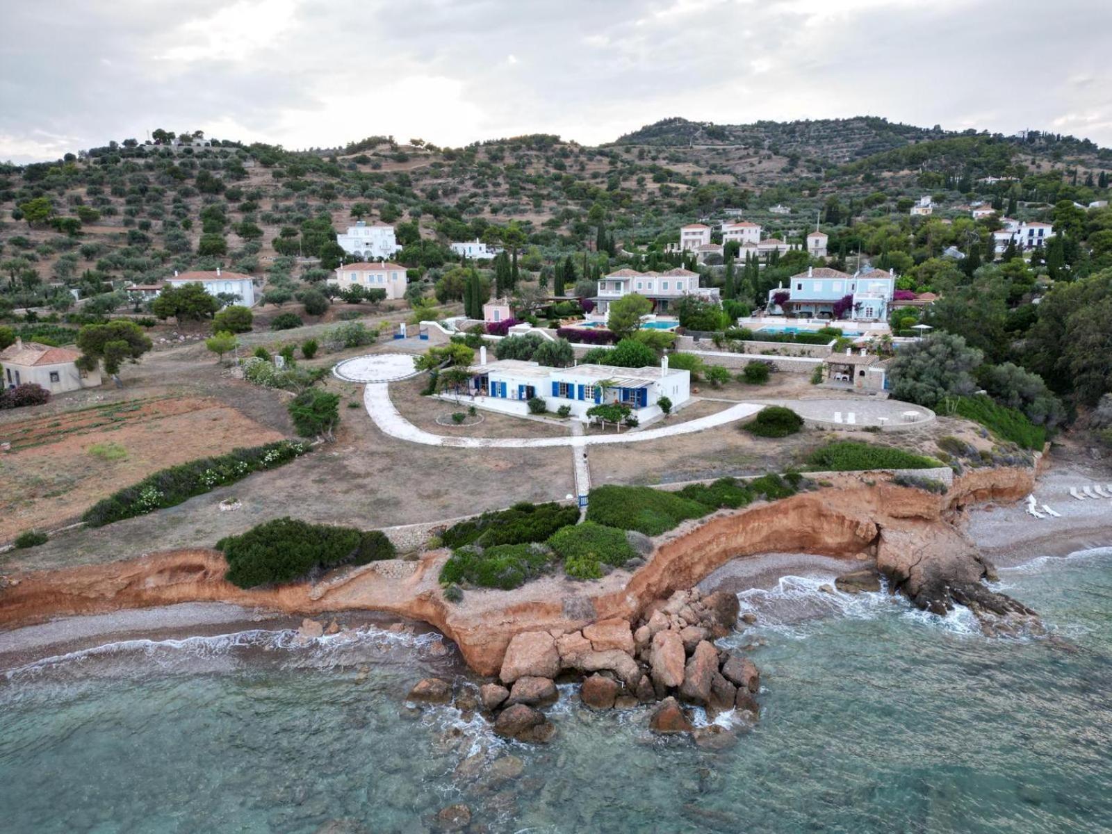 Aroura Homes 4Br Beachfront Villa Spetses Town Room photo